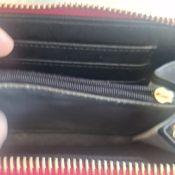 Red Crocodile-Embossed Wallet - Picture 6 of 9